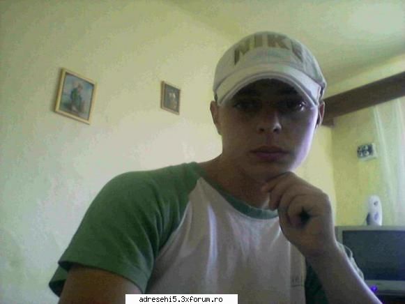buna seara la toate fetele frumoase
 :razz: baieti